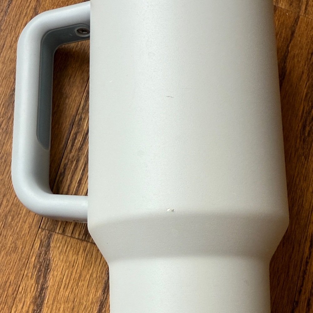 Stanley Classic Grey Travel Mug with Handle - Picture 7 of 8